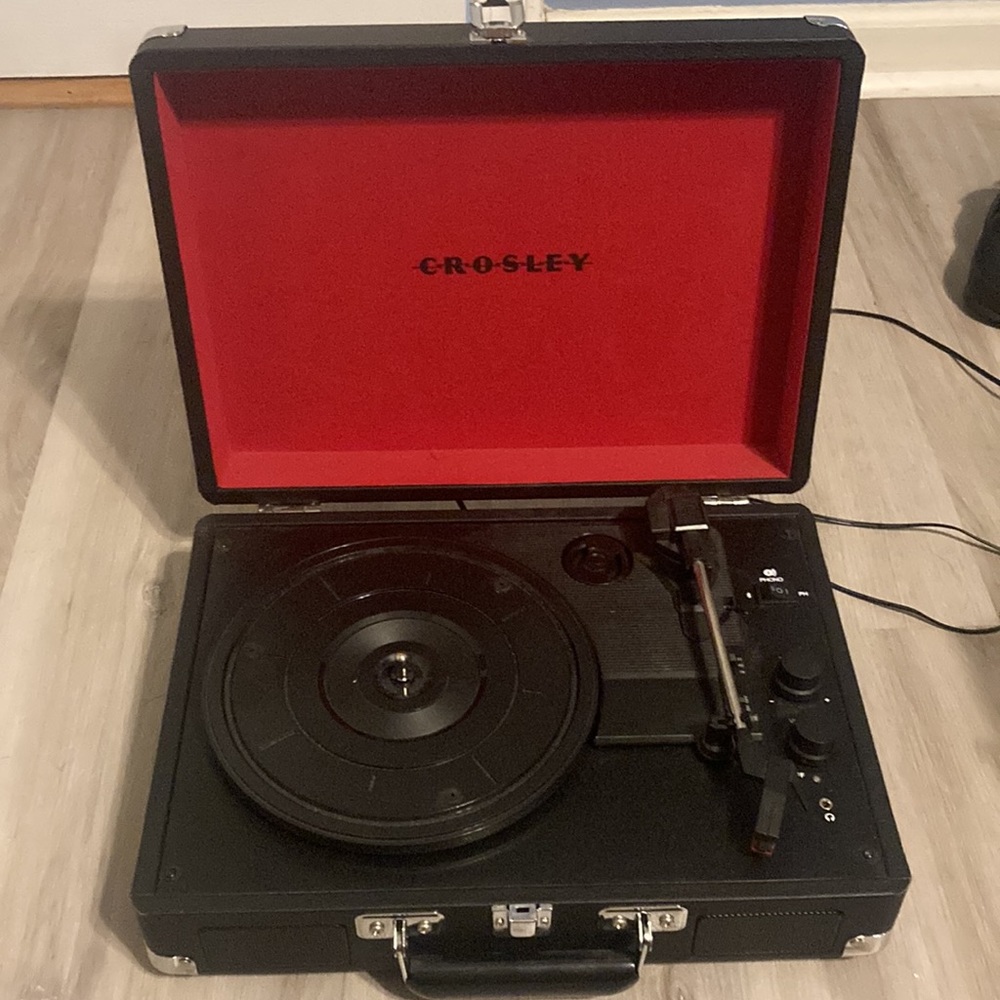 CROSLEY Suitcase Turntable Record Player in Black